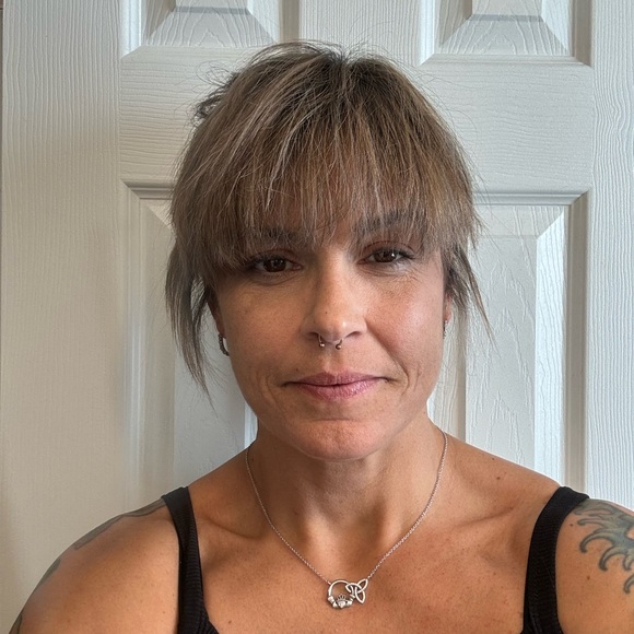 Meet your Posher, Megan - Picture 1 of 2